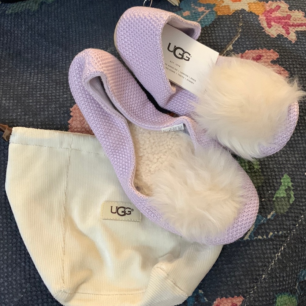 UGG slippers (used lightly) with original bag - Picture 3 of 8